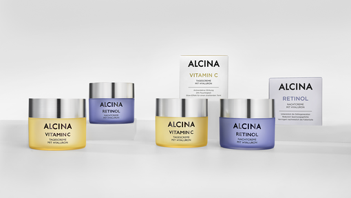 ALCINA Vitamin C Tagescreme und Retinol Nachtcreme mit Hyaluron im gelb-violetten Design, als Power-Duo gegen vorzeitige Hautalterung inszeniert, das die Haut tagsüber strahlen lässt und über Nacht regeneriert.